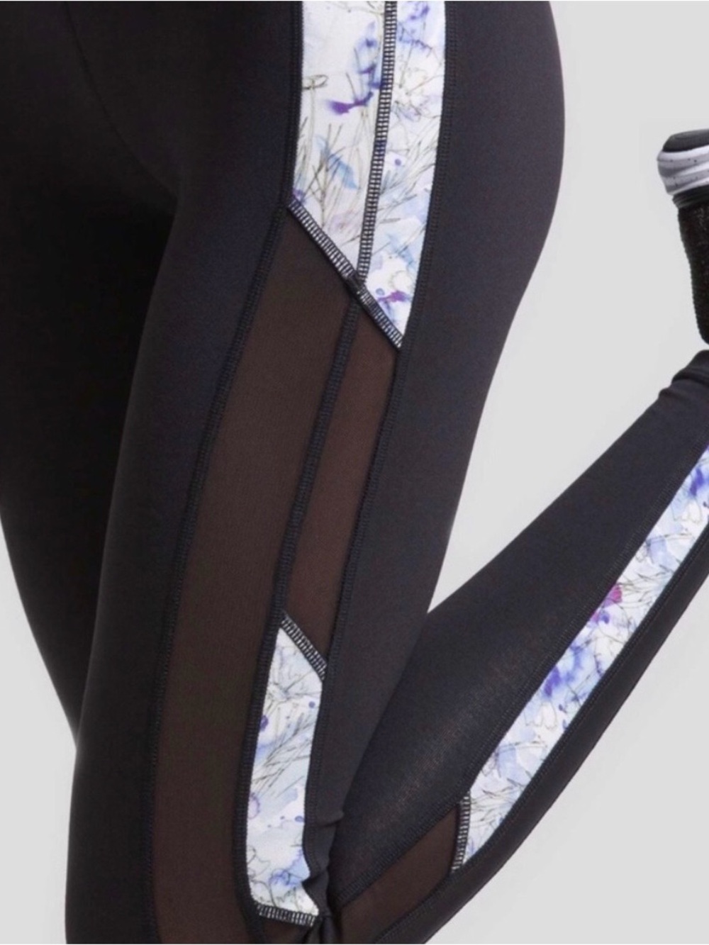 Amari Active Manhattan Yoga Leggings Black Poppy Print High Rise NWT Size L